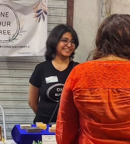 A warm interaction with a customer at the Christmas Carnival.