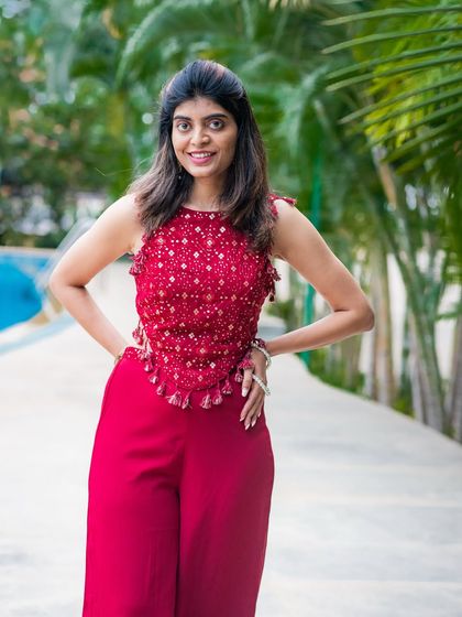 A bright and happy outdoor portrait taken by the poolside. This shot is perfect for capturing a relaxed and confident look for your profile.
