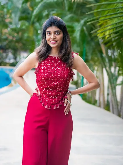 A bright and happy outdoor portrait taken by the poolside. This shot is perfect for capturing a relaxed and confident look for your profile.
