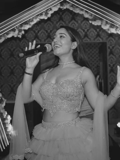 Aao kabhi humari mehfil mein, jaam piye bagair hi jhoomne lagoge. A classic black and white shot capturing my love for performing.