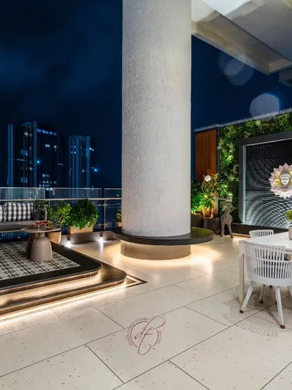 A wide view of the terrace, showing the different zones for lounging and dining. The design makes the most of the space, creating a versatile outdoor area for both quiet evenings and social gatherings.