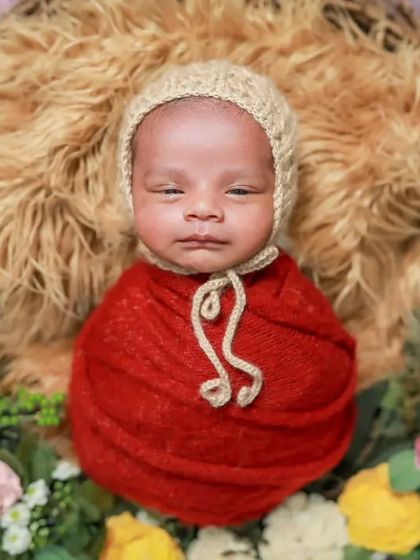 This little face just melts my heart. Even when they are awake for a moment, we can capture such soulful expressions.