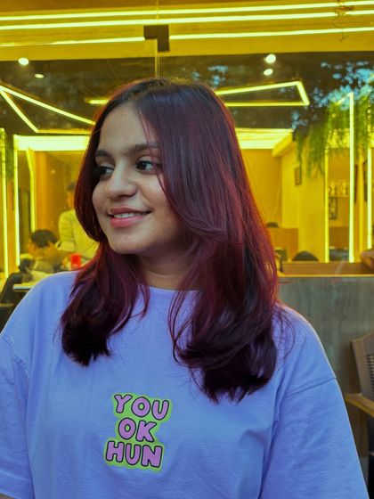 A lovely Malbec global hair color that offers a deep, wine-inspired shade. It's a rich and luxurious color that gives the hair a dramatic yet classy look with a beautiful shine.