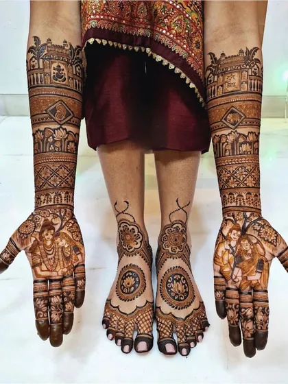A complete bridal look. We design cohesive patterns that flow beautifully from the hands and arms to the feet, creating a stunning, harmonious look for the bride's big day.