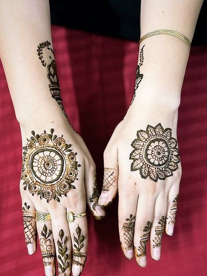 A beautiful, clean design featuring two different styles of mandalas. The fingers are adorned with delicate leafy patterns, creating a fresh and modern look.