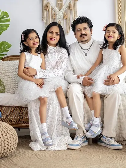 A beautiful family portrait, coordinated in white, radiating happiness. These are the photos that become treasured heirlooms, and they also make for an incredible, detailed family figurine.