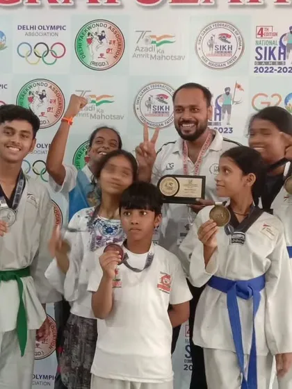 The joy of victory! Our team celebrates an incredible haul of 6 gold medals at the 4th National Sikh Games 2023 in New Delhi.