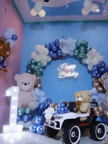 A first birthday filled with cuddly charm. For this teddy bear theme, I used a soft blue color palette with a circular balloon arch, cute bear cutouts, and a light-up number '1' to create a dreamy and gentle atmosphere for the little one's big day.