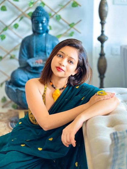 A final portrait from this series. This look was a happy accident, born from a saree that I thought was black but turned out to be this stunning green. Sometimes the best looks are unplanned!