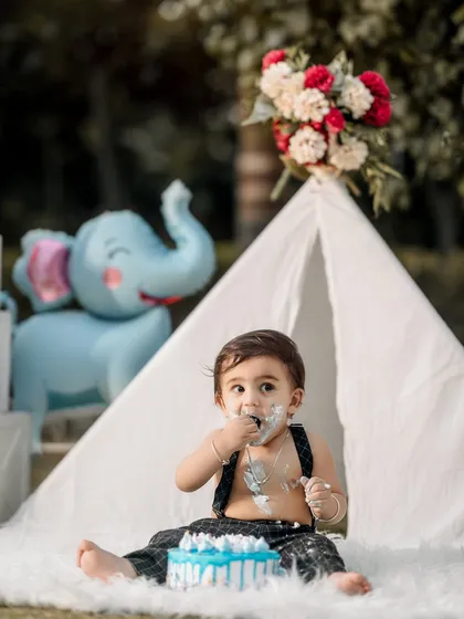 Nothing says "first birthday" quite like a messy cake smash. I make sure these sessions are all about fun, capturing the surprise and delight as your little one enjoys their first taste of birthday cake.
