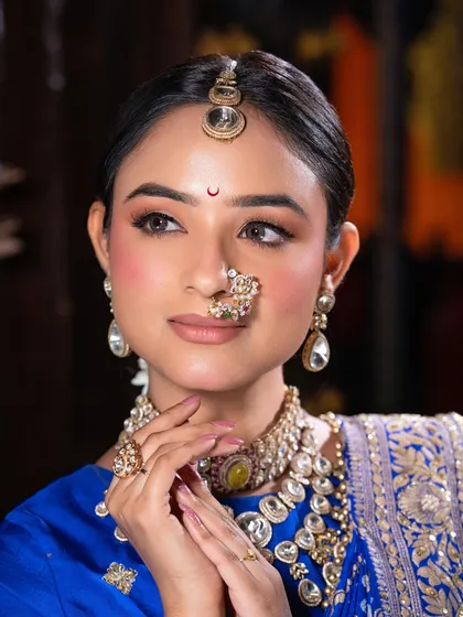 There is a unique royalty to a Maharashtrian Navari bride. Here, I created a classic look with clean, sculpted makeup, a traditional bindi, and a beautifully detailed nath that honors her heritage with grace.