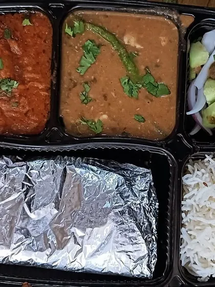 A rich and satisfying thali with Dal Makhni and Chaap Masala. The creamy dal and spicy chaap make for a perfect party-style meal at home.
