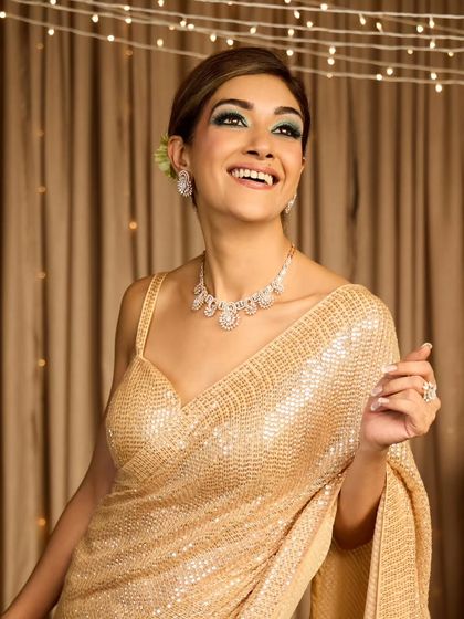 Glamorous Reception & Sangeet Styles photo 20