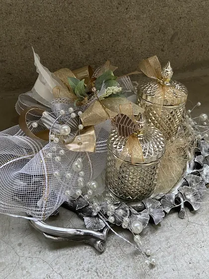 An elegant silver and white themed hamper, curated with our silver-leafed tray and crystal candle jars. This monochromatic arrangement is perfect for sophisticated anniversary or wedding gifting.
