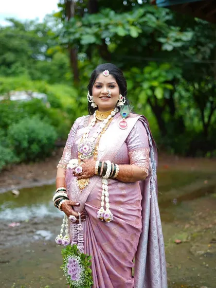 A lovely outdoor shot of a client wearing her baby shower jewellery. The natural light highlights the freshness of the flowers used in her necklace, earrings, and maang tikka.