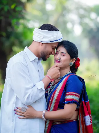 I love capturing the quiet, tender moments that feel true to you. This pre-wedding portrait, part of a traditional Marathi Shetkari theme, focuses on the gentle connection between the couple, surrounded by the simplicity of nature.