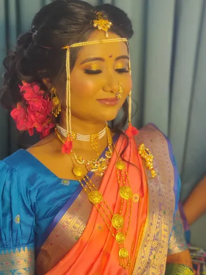 The complete look, highlighting the harmony between the orange and blue Nauvari saree and the soft glam makeup.