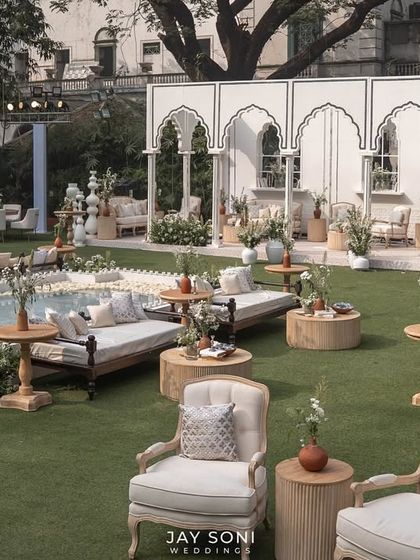A wide view of the stunning seating arrangement at the ivory-themed wedding. The layout was designed to feel open and inviting, with a central water feature adding a sense of tranquility.