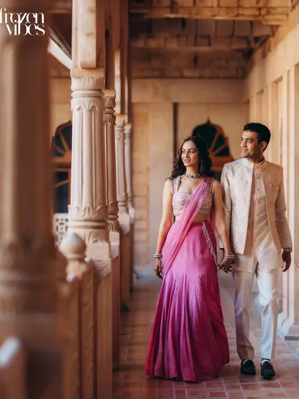 A walk through the historic corridors of Khimsar Fort. Saloni and Kanav’s pre-wedding shoot felt like stepping into a royal love story, where every pillar and archway told a tale of timeless elegance.