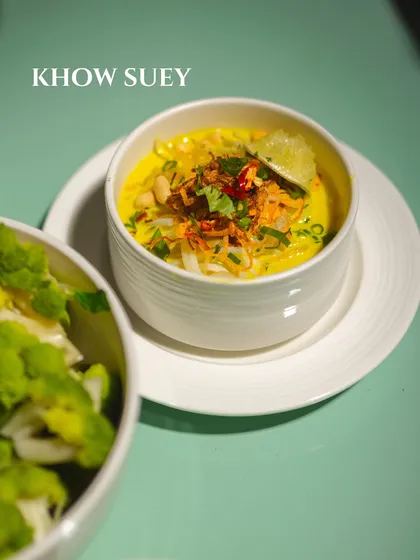 A bowl of our authentic Khow Suey, complete with traditional garnishes.