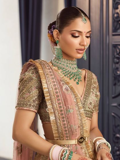 A closer look at the soft glam makeup for Vidushi. The focus was on creating a luminous complexion that looked like second skin, paired with a subtle smoky eye.