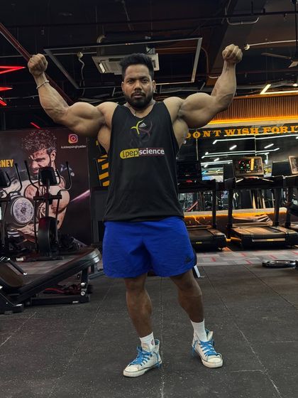 Front lat spread. Preparing for the battle on stage.