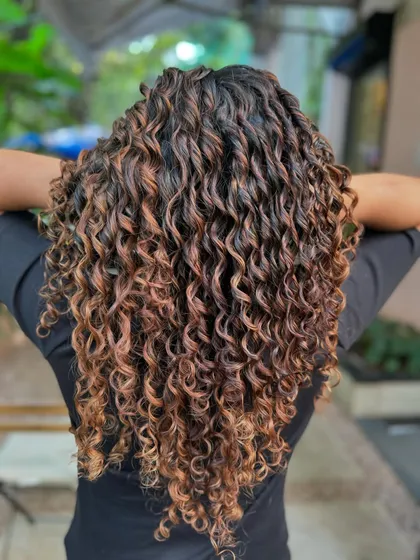 Look at these perfectly defined curls. I used a special curly hair painting technique to hand-paint highlights, making sure every single ringlet pops without disturbing the natural curl pattern. This is a non-bleach color.