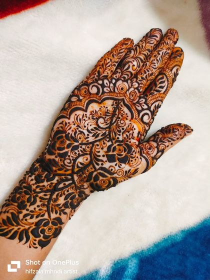 Another angle of this beautiful design, showing how it flows from the wrist to the fingers.