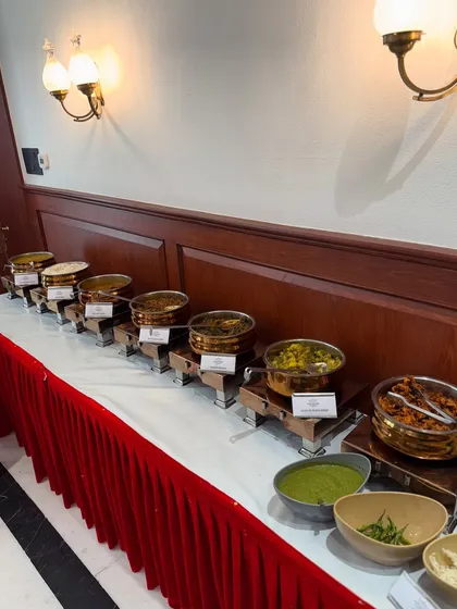 A classic buffet line setup for a corporate lunch. We offer a wide variety of main course dishes to ensure there is something for everyone.