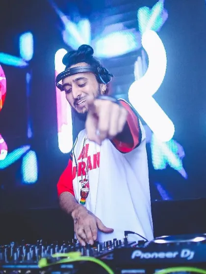 Pointing at the crowd with my custom visuals in the background. This is about confidence and connection.