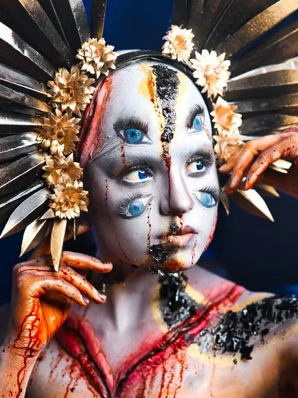The multi-eyed illusion from a different angle, showing the complexity and precision required for such a look.