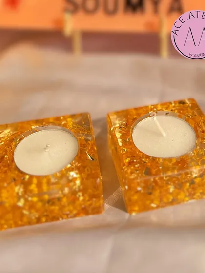 These square t-light holders are filled with golden flakes, creating a warm and luxurious sparkle. They are perfect for creating a festive ambiance in any room.