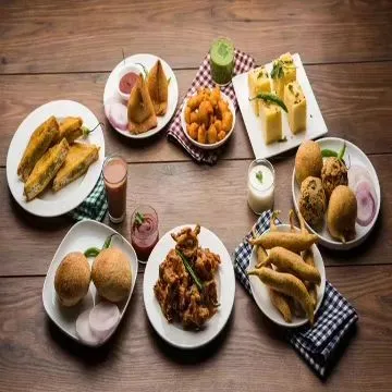 Our selection of classic evening snacks, perfect for a corporate tea-time break. This spread features favorites like samosas, dhoklas, pakoras, and vadas, served with chutneys to energize your team.