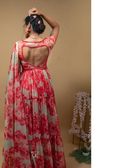 The back of the gown features a charming heart-shaped cutout, adding a sweet and surprising detail to this feminine piece.