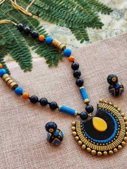 A duplicate image of the elegant semi-circular pendant necklace in black, blue, and gold.