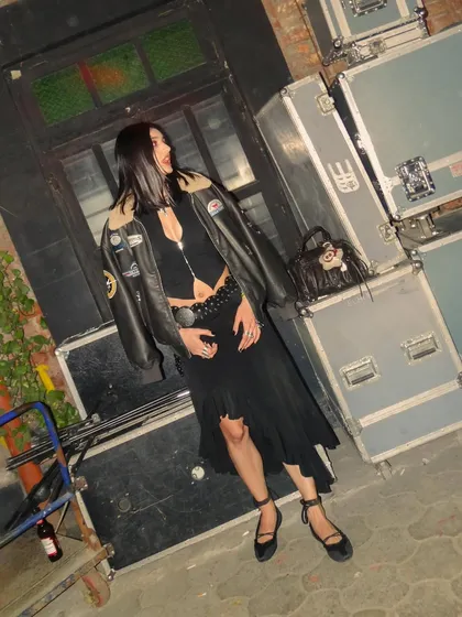 A full-length look at my outfit for the Bershka event, surrounded by production cases. It shows the behind-the-scenes reality of the music world.