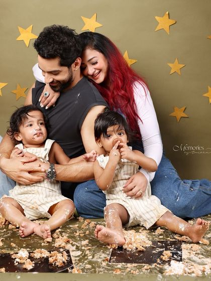 A candid and joyful family moment during a first birthday cake smash. The love and laughter in this shot are what family portraits are all about.