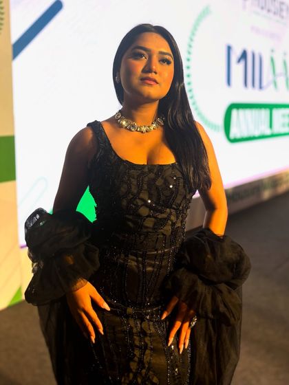 A final look at my glamorous outfit for the Housiey annual meet.