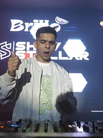 The Vibe: On The Decks & On The Floor photo 27