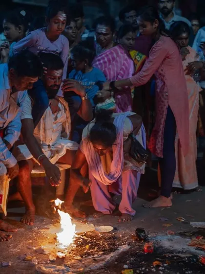 Rituals are an integral part of pilgrimage. Here, devotees perform a small fire ceremony on the street during the Girivalam. These acts of worship, performed with sincerity and focus, add to the sacredness of the atmosphere.