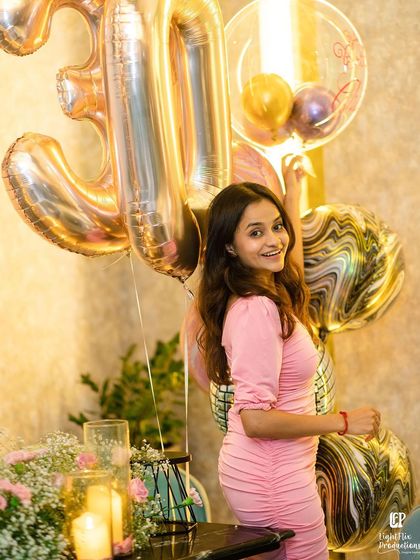 You can never be uncheered with a balloon. Celebrating a 30th birthday party surrounded by fun decor and happy faces is always a pleasure.