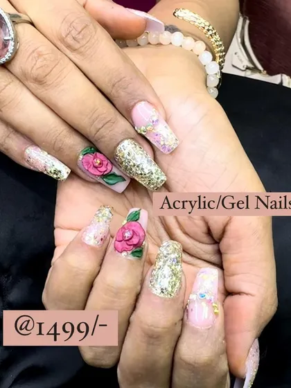 A bold and glamorous look combining heavy gold glitter, a soft pink base, and hand-sculpted 3D pink roses. This set shows how I mix different textures and elements for a show-stopping result.