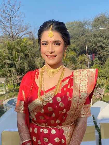 A smiling portrait of my Bengali bride. The makeup is kept simple and elegant to let her natural beauty and traditional jewelry shine.