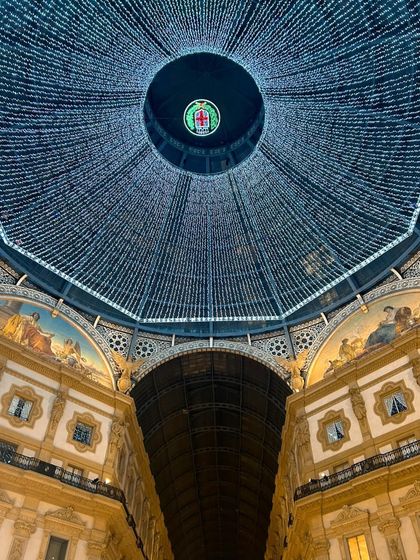 Christmas at the Galleria Vittorio Emanuele II in Milan. The ceiling was covered in a breathtaking display of fairy lights, a perfect blend of historic architecture and festive magic.