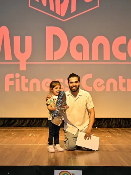 A special moment on stage with Dea as she receives a gift for her wonderful performance.
