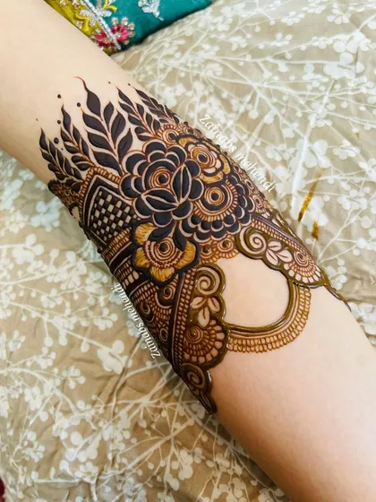 Another view of Maryam's armband, showcasing the beautiful flow of the design.