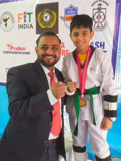 A proud coach moment with a green belt student who won his category at the Inter-Club championship.