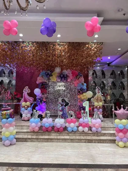 Another angle of the full princess-themed stage, showing the arrangement of the balloon pillars and ceiling decor.