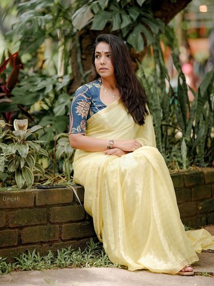 A moment of quiet elegance. The soft fabric and the beautiful Kalamkari blouse come together to create a look that is both timeless and serene.