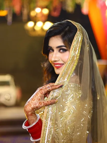 A beautiful portrait of my reception bride, with her golden veil framing her face. She looks like a movie star.